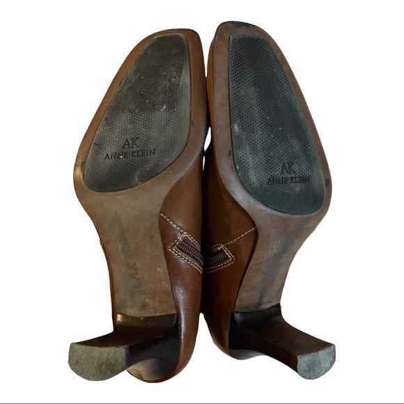 Anne Klein Heeled Brown Boots shoes, Size 7.5 - Picture 4 of 9
